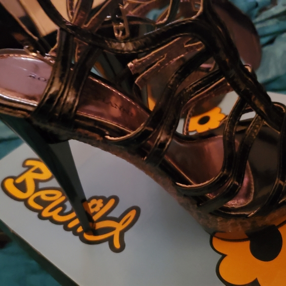 Strappy heels - Picture 2 of 2